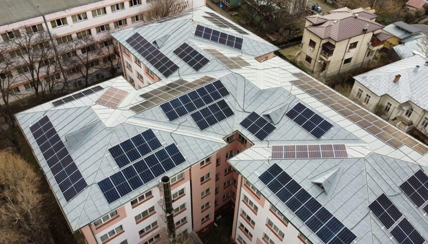 umf iasi a instalat un sistem fotovoltaic pe caminul e5 in cadrul unei strategii de tranzitie energetica 689255778e3b3
