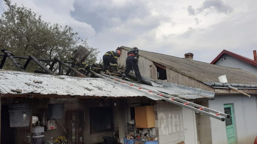 un adapost de animale din todiresti a fost cuprins de flacari pompierii au reusit sa salveze celelalte anexe 689356be357a8