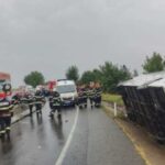 un autocar cu 20 de persoane s a rasturnat in afara partii carosabile a fost activat planul rosu de interventie 68b4653f7a0d4