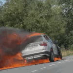 un autoturism a luat foc in mers in plin trafic 68af00db60fb7