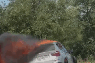 un autoturism a luat foc in mers in plin trafic 68af00db60fb7