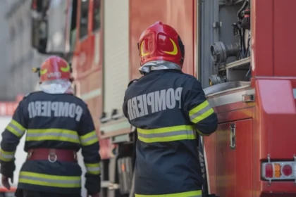 un barbat a suferit arsuri in urma unui incendiu care i a cuprins masina aflata in garaj 68af161ac3283