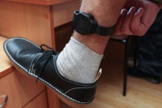 un barbat din judetul maramures a fost retinut de catre politisti dupa ce si a distrus bratara electronica 6899b516895c8