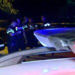 un barbat si a ucis tatal cu burghiul in zarnesti a spart mai multe usi pentru a ajunge la victima baricadata in baie 689cb757cd540