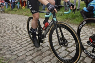 un ciclist in coma indusa dupa o cazatura in timpul turului poloniei am fost usurat sa vad ca respira 68975bfab86bf