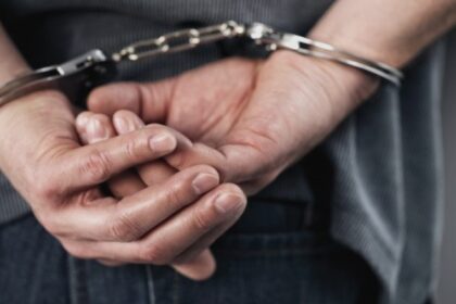 un iesean care a sunat o pe mama copiilor lui de 40 de ori a fost condamnat la trei ani de inchisoare cu executare 68a27a765d1bb