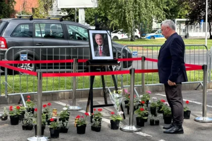 un iesean este primul roman care i a adus flori lui ion iliescu l am pretuit un om cu o mare 689327c38e6ca