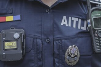 un politist chemat sa intervina la un conflict a fost lovit in cap de unul dintre scandalagii victima a fost transportata la spital 68ac35bad15d5