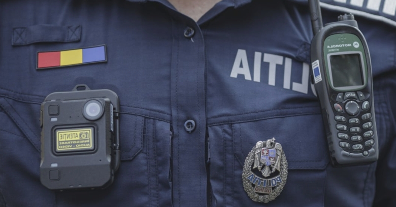 un politist chemat sa intervina la un conflict a fost lovit in cap de unul dintre scandalagii victima a fost transportata la spital 68ac35bad15d5