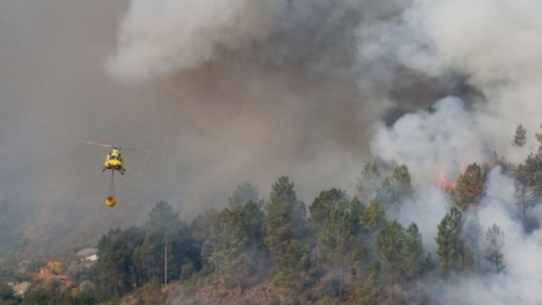 un pompier a murit dupa ce o cisterna cu apa s a rasturnat numarul deceselor in incendiile care devasteaza spania a ajuns la patru 68a2e869ab651