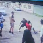 un recidivist arestat preventiv dupa ce a batut cu bestialitate un barbat pe strada sub ochii trecatorilor video 6896430113623