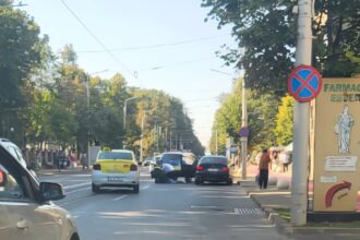 un sofer a fost oprit si incatusat in plin trafic in copou 689ca2de3530b