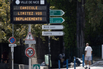 val de canicula cu temperaturi exceptionale in franta 12 departamente sunt in alerta rosie 68998fa1d036c