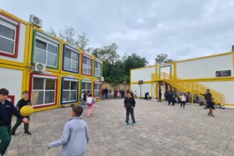 val de elevi intr o localitate de la marginea iasului trei scoli noi in constructie pentru a raspunde cresterii populatiei scolare video 68937d3c62160