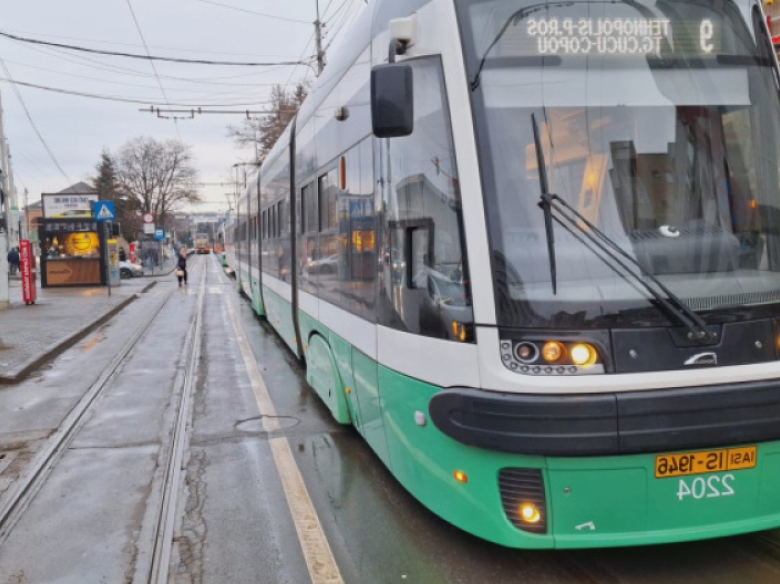 vatman din iasi agresat de un grup de tineri a fost dus la spital 68b026cad0b20