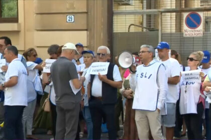 video a treia zi de proteste in fata ministerului educatiei profesorii ameninta ca nu incep scoala bac ul de toamna in pericol 688c8970933ae