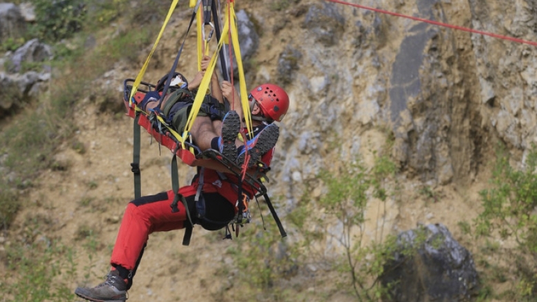 video avertisment de la salvamont creste numarul apelurilor de la turisti cu simptome de infarct recomandari pentru drumetiile pe canicula 68a1ac1d3b684