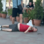 video bataie ca in filme pe o terasa din iasi doi barbati isi impart pumni si picioare unul cade ca secerat 689cb9472ca97