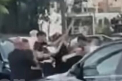 video bataie ca n vestul salbatic in mijlocul brailei interlopii si au impartit la liber bate si topoare 68a591ecf1bf9