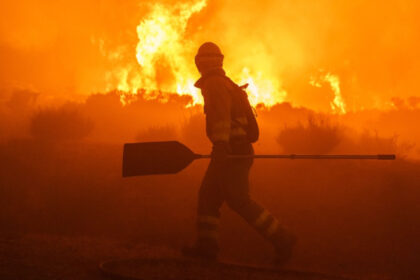 video canicula topeste sudul europei incendii de vegetatie in spania unde doua persoane au murit un localnic a decedat in franta 689c65e688029