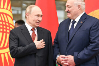 video e lent pentru ca ii pasa aleksandr lukasenko crede ca pornirile umanitare ale lui putin franeaza avansul militar rus in ucraina 6890e7e6d3ded