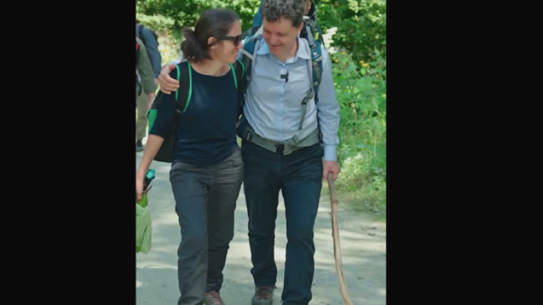 video ia uite ce v a cules mami nicusor dan s a filmat cu familia la sambata de sus unde a vizitat si chilia lui arsenie boca 68a2239ed80b2