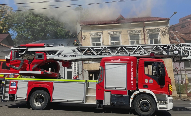 video misiune de stingere a unui incendiu la o casa in municipiul iasi str arcu 68ac48ab8dcf6 2