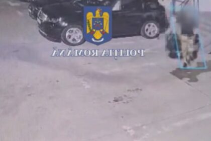 video o femeie din craiova a fost jefuita de un barbat cunoscut pe internet el i a furat masina si a fugit cu ea desi nu avea permis 68a17e9bd06a0