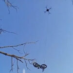 video o poveste incredibila un soldat ucrainean inconjurat de rusi a fost salvat cu ajutorul unei biciclete electrice livrate cu drona 688c68718d9ec