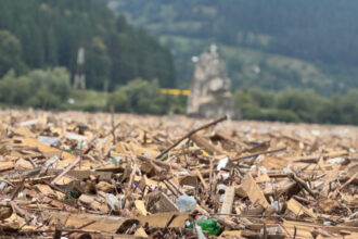 video pericol al unei bombe cu ceas la barajul izvorul muntelui bicaz anuntul ministrului mediului 688df4c1de39a