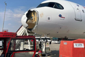 video un avion iberia spre paris s a intors de urgenta la madrid dupa ce a lovit un vultur in zbor 6891e5f412a14