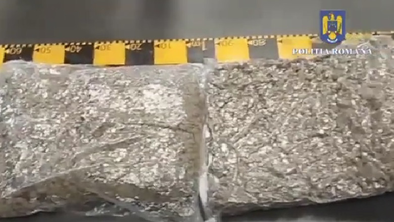 video un tanar din arad a fost prins in flagrant in timp ce ridica 13 kilograme de droguri sosite prin curier din spania 689360f24f282