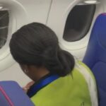 video zbor londra bacau cu scoci la geam pasagerii hohote de ras cand personalul companiei a aplicat banda adeziva 68b2a3e771e95