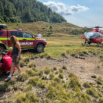 videofoto copil muscat de vipera intr o zona turistica din maramures preluat de un elicopter smurd 6894ff6a90e51