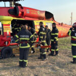 videofoto pompierii inca se lupta sa stinga incendiul de vegetatie din tulcea focul se intinde pe 8 hectare intervin si 3 elicoptere black hawk 6894fbdbaeebe