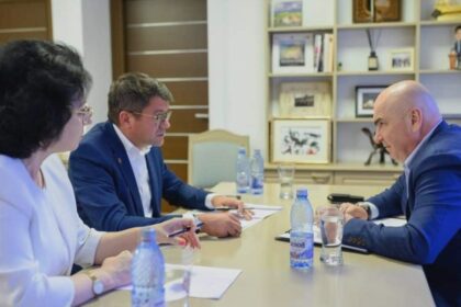 vizita discreta a premierului bolojan la iasi s a intalnit doar cu prefectul si presedintele cj 68a9f02b3822d