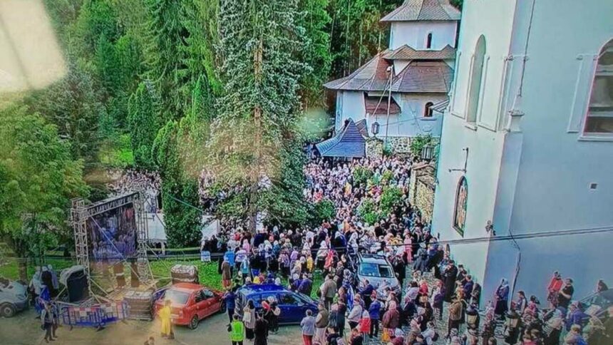 zeci de persoane cu simptome similare au cerut ajutor medical in timpul slujbei de canonizare a sfintilor paisie si cleopa la manastirea sihastria 6894b86f814c3