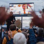 zeci de scandalagii retinuti la chisinau protestau dupa ce fugarul ilan sor le a promis mii de dolari daca ies in strada 68a26da21c2e5