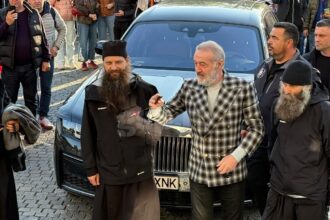 ziaristul care s a bucurat ca un copil pentru eliminarea fcsb am cazut in genunchi de bucurie la golul doi m am julit la genunchi 688c62066752b