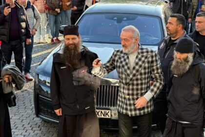 ziaristul care s a bucurat ca un copil pentru eliminarea fcsb am cazut in genunchi de bucurie la golul doi m am julit la genunchi 688c62066752b