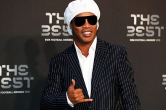 250 de lei pentru a l vedea pe ronaldinho dribland in copou si daca face clatite cred ca umple stadionul 68cc1f7ef1b51