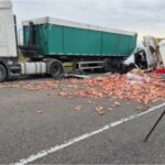 accident grav in judetul bacau o persoana a fost ranita in urma impactului dintre un camion si o autoutilitara 68d4f13c4a713