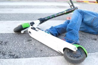 accident in rasboieni barbat de 44 de ani lovit de masina in timp ce mergea pe trotineta electrica a ajuns la urgente cu leziuni cerebrale grave 68bfe08a77814