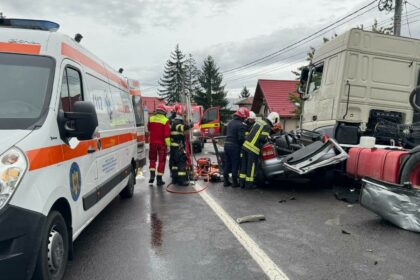 accident mortal pe dn7 la bascov trei persoane au murit intr o coliziune intre un autoturism si un autocamion 68ca728dd62b7