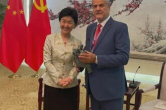 adrian nastase singurul roman invitat oficial de presedintele chinei la marea parada de la beijing 68b6f9c419481