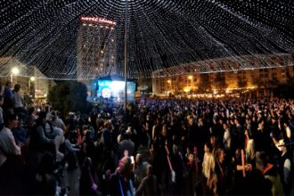 aglomeratie la concertul trupei subcarpati din piata unirii festivalului strazii lapusneanu aduce muzica si spectacole pentru toate varstele 68cd9ea6beaf0