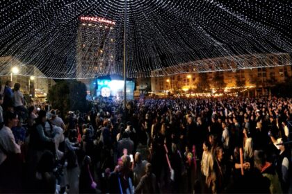 aglomeratie la concertul trupei subcarpati din piata unirii festivalului strazii lapusneanu aduce muzica si spectacole pentru toate varstele 68cd9ea6beaf0
