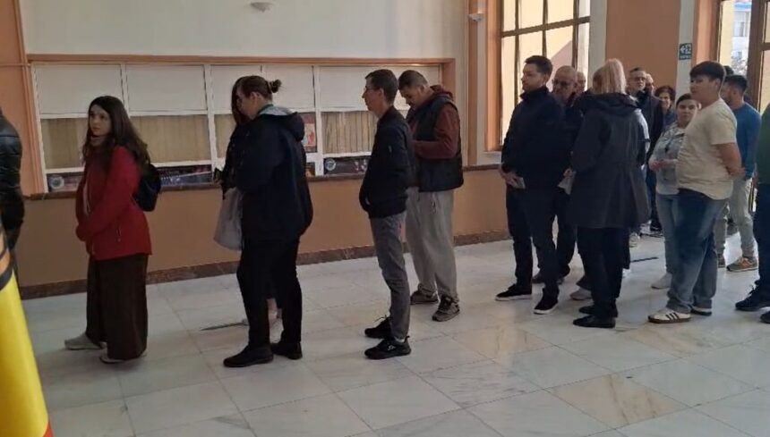 alegeri in moldova mobilizare buna la iasi la unele sectii s au format cozi foto video 68d8f2d27d9c8