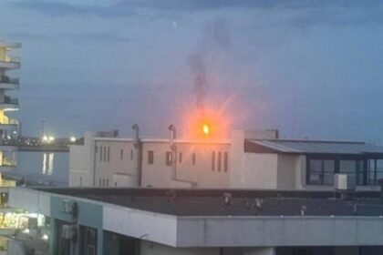 alerta in zona navodari corbu localnicii au vazut o coloana de fum dens si o flacara mare ce a descoperit garda de mediu foto 68d0475c0b626