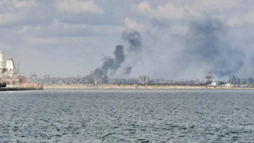 alerta la constanta degajari masive de fum in zona portului foto 68dbc0e2374de